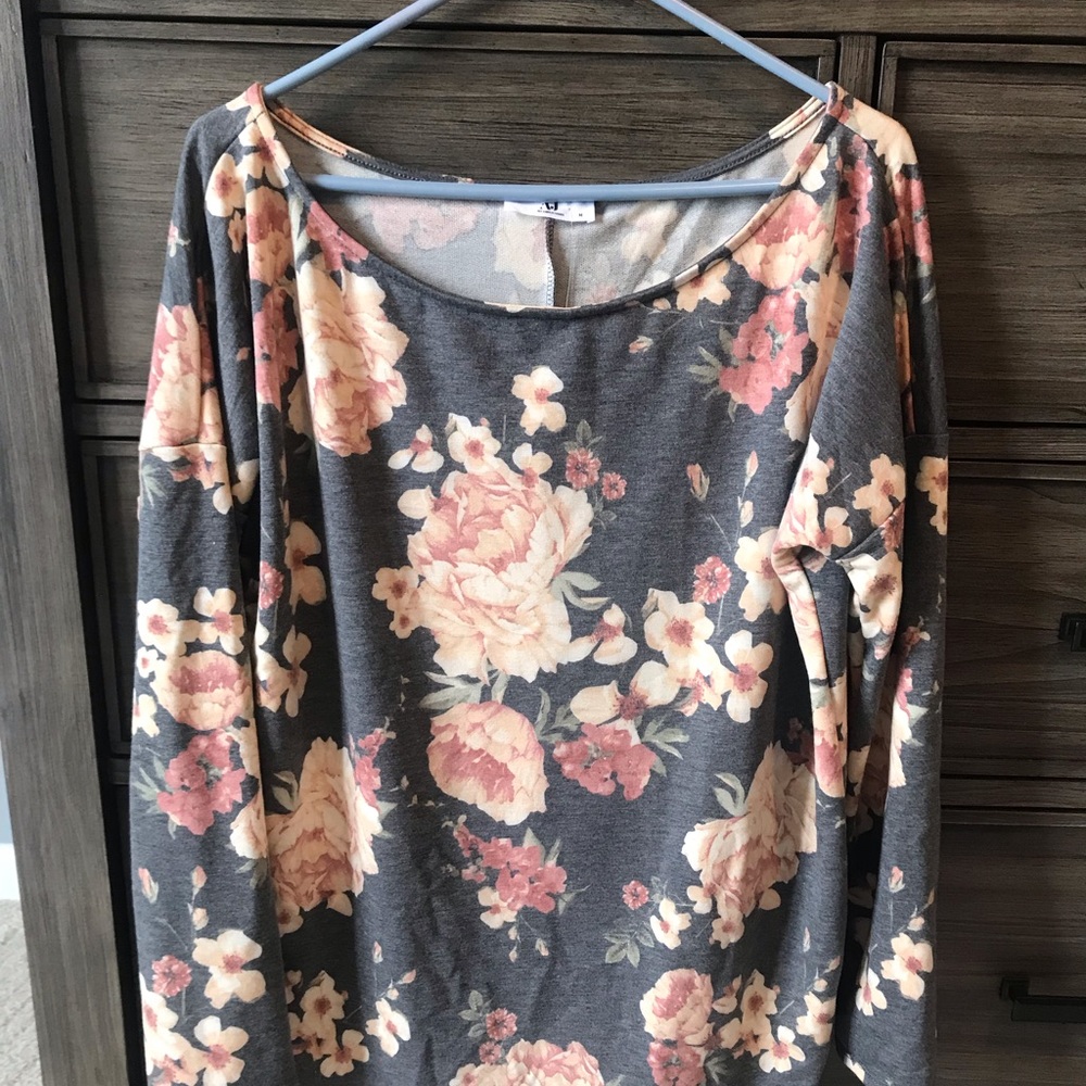 Flowered wide neck top